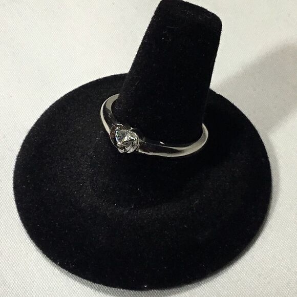 Simple Heart Setting Fashion Ring (G2) - Picture 8 of 10